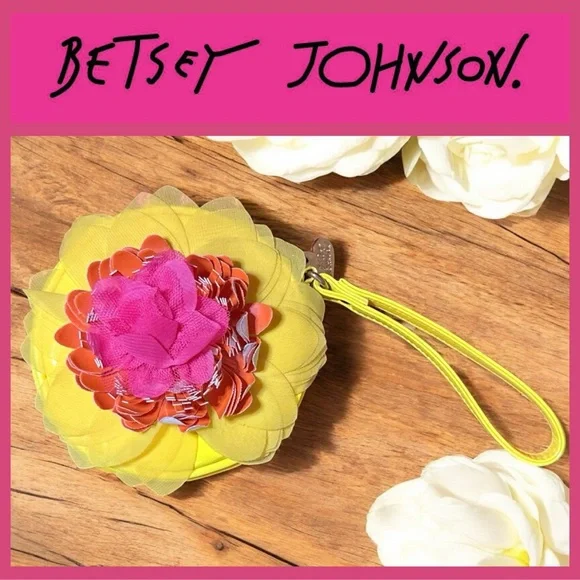 Betsey Johnson Wristlet ~ Round ~ Yellow ~ 3D Flower Applique ~ Pink Orange - Picture 1 of 11